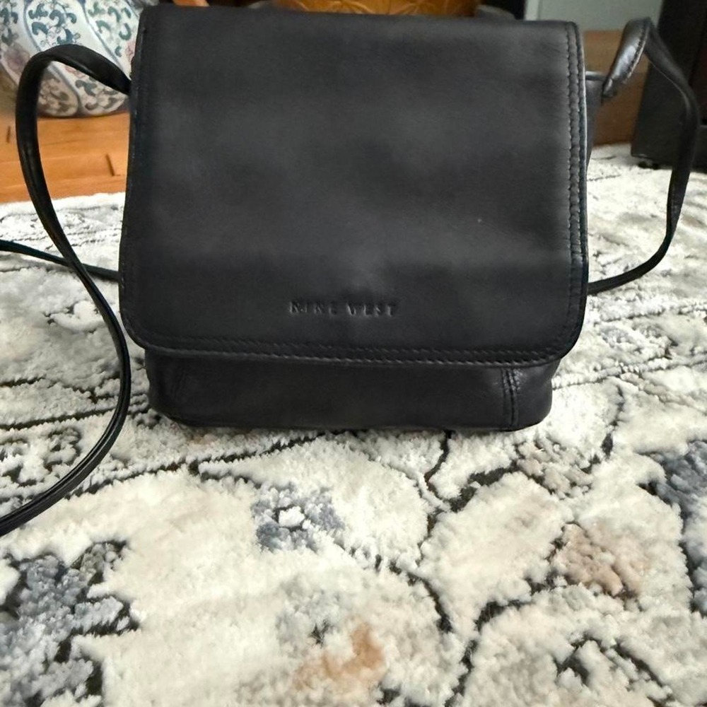 Black 7" Nine West LEATHER Crossbody